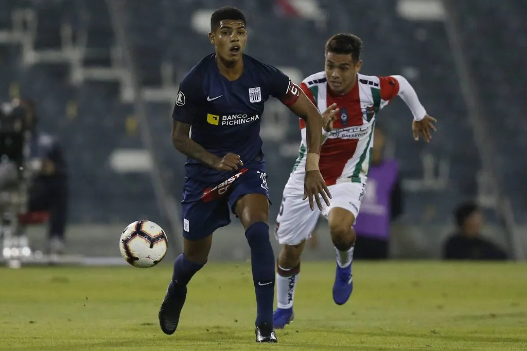 Alainza Lima jugando Copa Libertadores contra Palestino. (Foto: IMAGO).