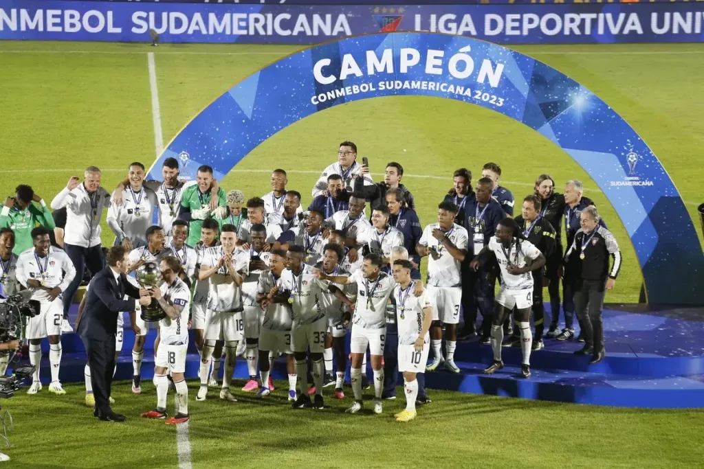 Liga de Quito ganó la Copa Sudamericana 2023 y se metió como cabeza de serie a la Liberadores 2024. Foto: Getty.