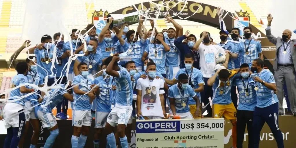 Roberto Mosquera con Sporting Cristal en 2020. (Foto: Twitter).