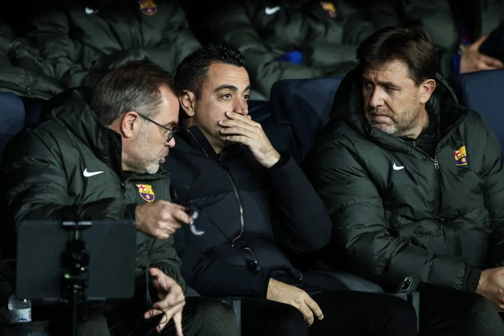 Xavi Hernández podría quedarse una temporada más en el banquillo del FC Barcelona.
