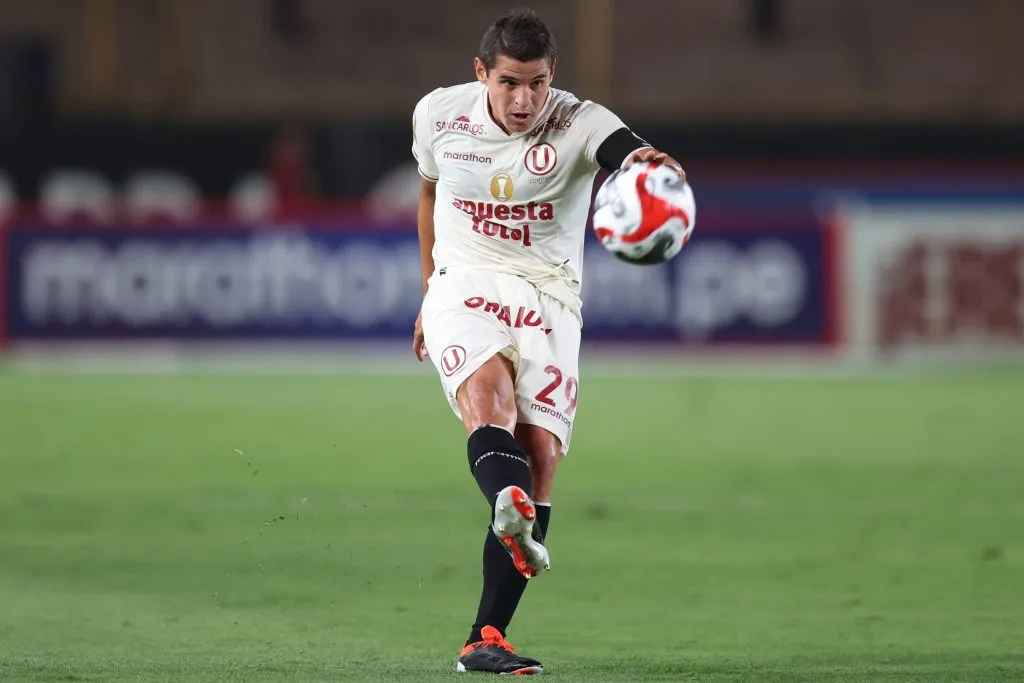 Aldo Corzo jugando con Universitario de Deportes. (Foto: IMAGO).