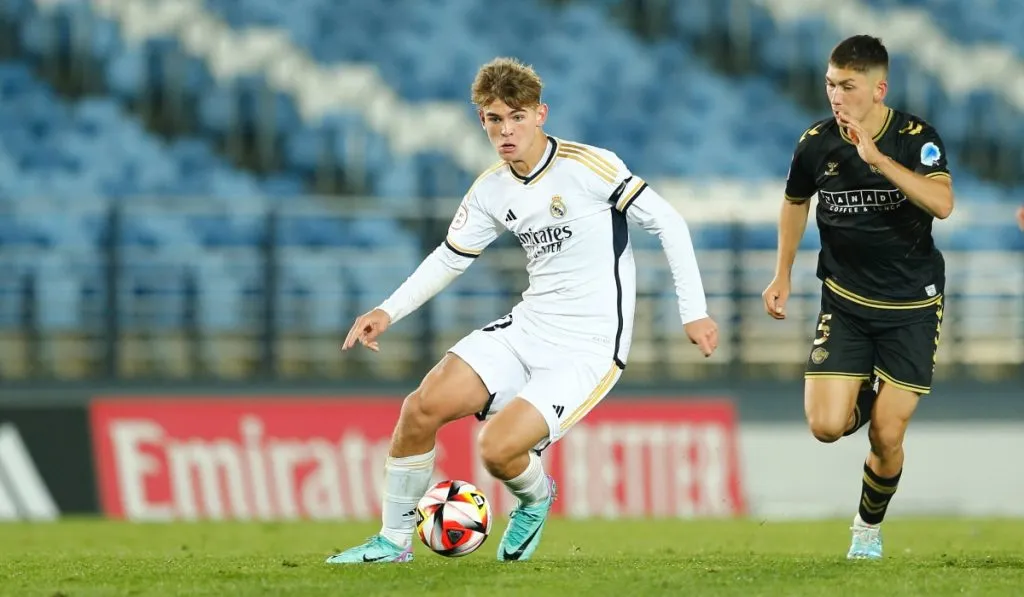 Nico Paz en uno de sus encuentros con Castilla en Primera RFEF: IMAGO