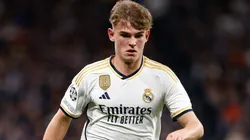 Nico Paz en uno de sus encuentros con Real Madrid.