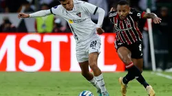 QUITO, ECUADOR - AUGUST 24: Sebastian Gonzalez of LDU Quito and Welington of Sao Paulo battle for the ball with during the Copa CONMEBOL Libertadores 2023 Quarterfinal first leg match between LDU Quito and Sao Paulo at Rodrigo Paz Delgado Stadium on August 24, 2023 in Quito, Ecuador. (Photo by Franklin Jacome/Getty Images)