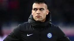 Lautaro Martinez evitó pisar el escudo del Atlético de Madrid del campo de juego del Estadio Metropolitano.