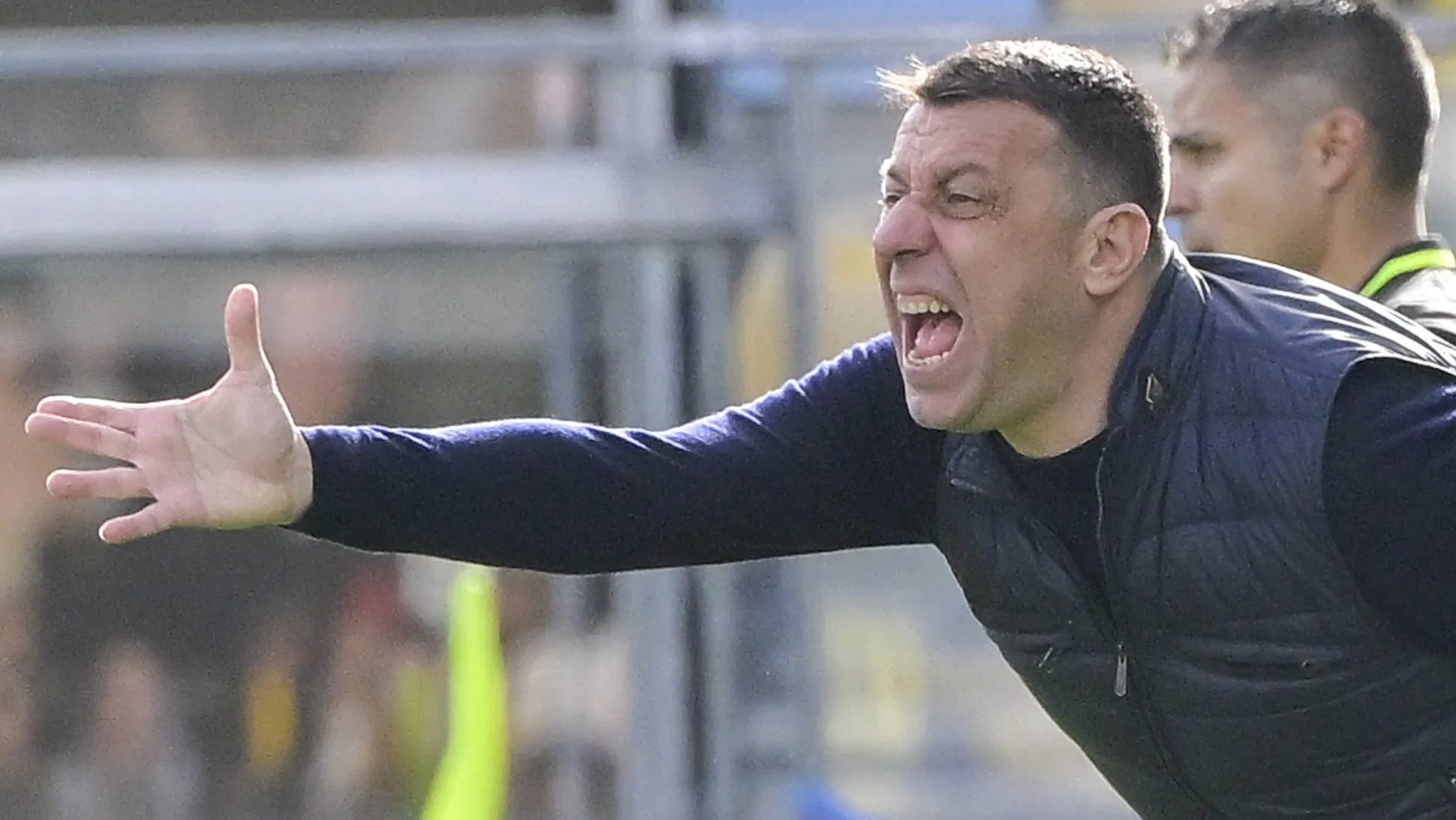 Roberto D’Aversa le pegó un cabezazo a Thomas Henry.