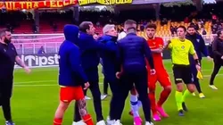 Roberto D'Aversa, entrenador del Lecce, agredió a un futbolista del Hellas Verona.