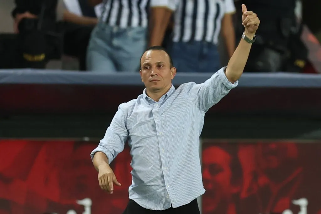 Alejandro Restrepo sería despedido de Alianza Lima. (Foto: IMAGO).