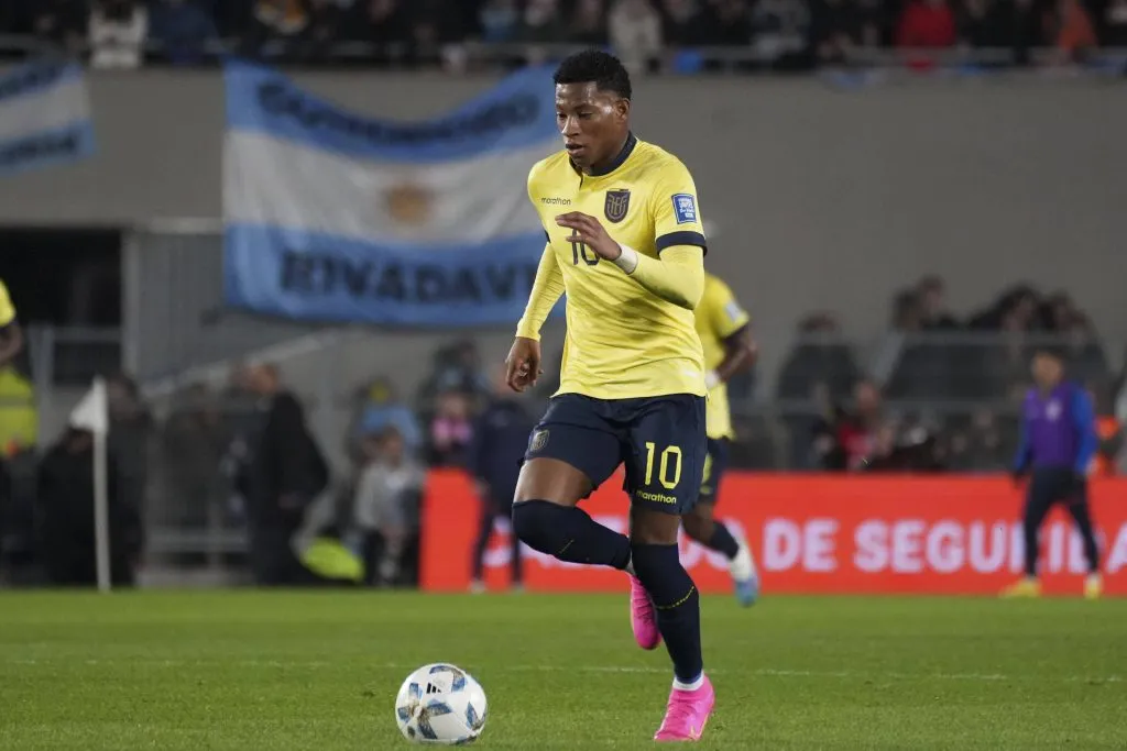 Gonzalo Plata fue titular con la Selección de Ecuador en el debut de Eliminatorias ante Argentina. (Foto: GettyImages)