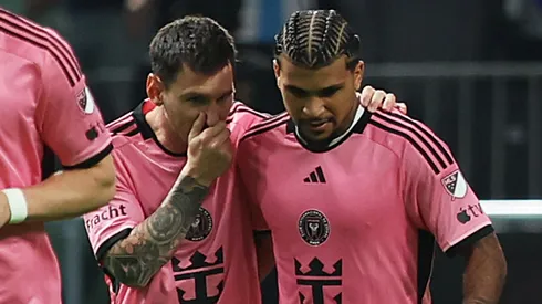 Lionel Messi y DeAndre Yedlin.