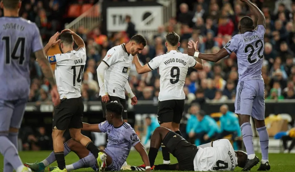 Momento de la lesión de Mouctar Diakhaby: IMAGO