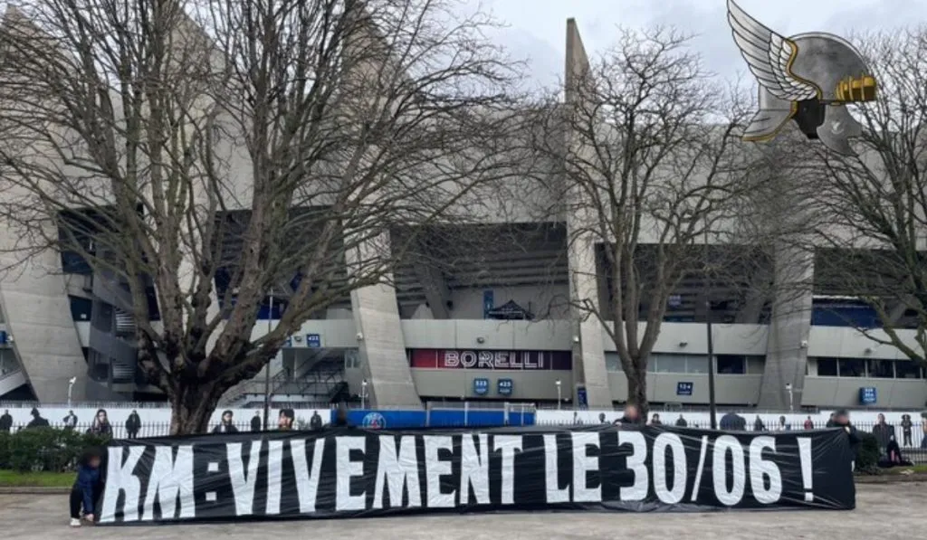 Bandera a Kylian Mbappé en París: TW