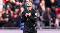 Santiago Giménez, contra PSV, cortó su racha de cinco partidos sin convertir en la Eredivisie.