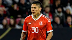 Raúl Ruidíaz en Perú.