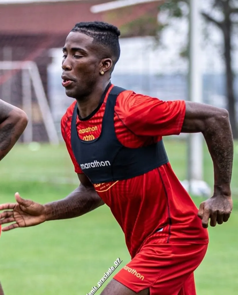 El nuevo peinado de Adonis Preciado que fue viral en redes sociales. (Foto: @BarcelonaSC)