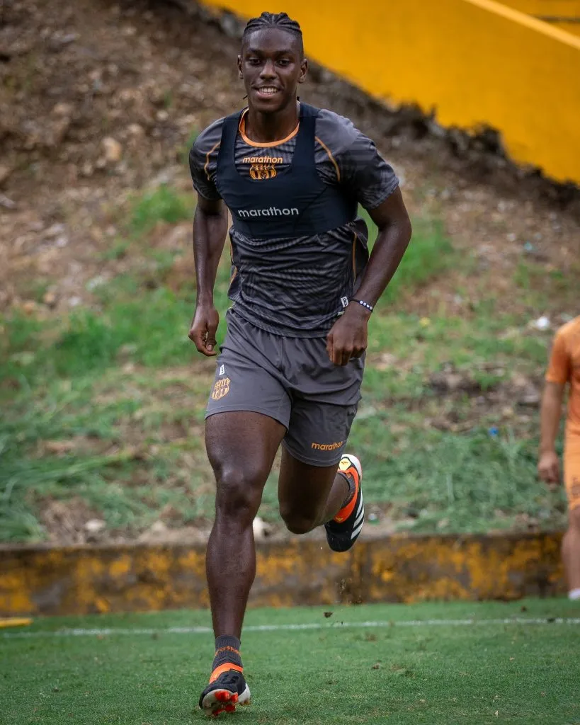 Allen Obando comenzaría por primera vez como titular en esta Copa Libertadores. (Foto: @BarcelonaSC)
