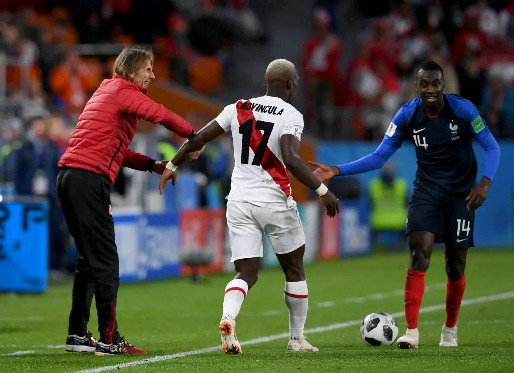 Luis Advíncula y Ricardo Gareca en el Mundial Rusia 2018. (Foto: IMAGO).