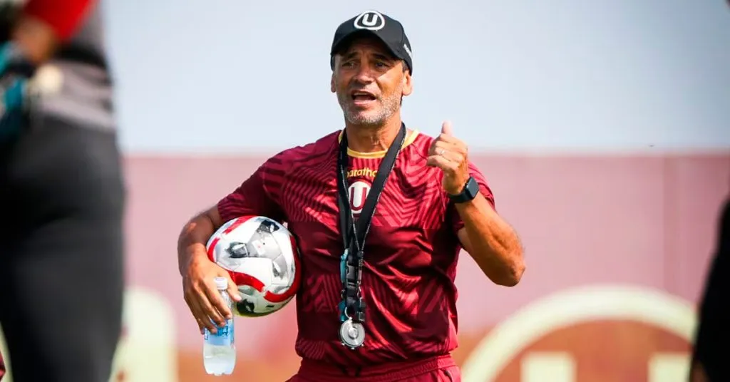 Fabián Bustos en Universitario. (Foto: IMAGO)