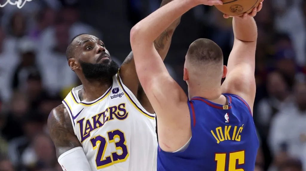 LeBron James y Nikola Jokic. (Foto: Getty Images)