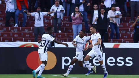 Liga de Quito, celebrando gol vs. Botafogo.