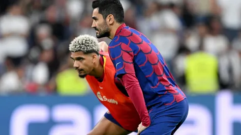 Ronald Araújo e Ilkay Gundogan en la previa de Real Madrid vs. Barcelona.