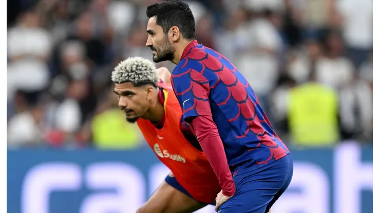 Ronald Araújo e Ilkay Gundogan en la previa de Real Madrid vs. Barcelona.