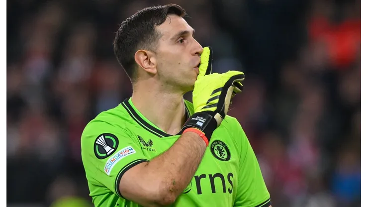 Dibu Martínez y su show ante Lille por Conference League.