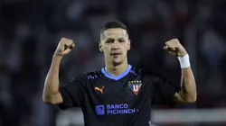 Álex Arce tendría una molestia