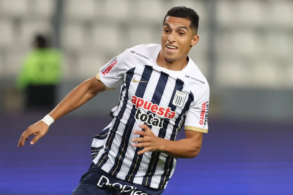 Kevin Serna en la Liga 1 con Alianza Lima. (Foto: IMAGO).