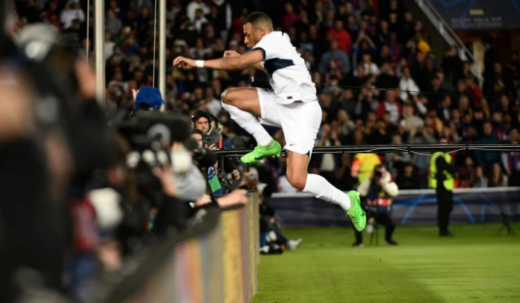 Mbappé ya llega a los seis goles vs. Barcelona en Champions: IMAGO