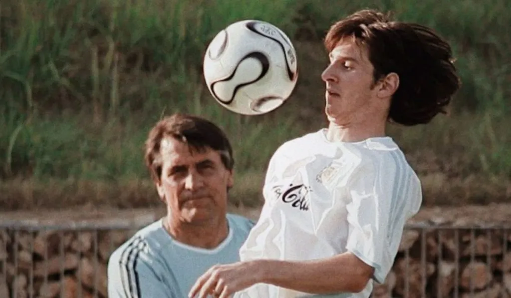 Lionel Messi y Tocalli en un entrenamiento de la seleccion Argentina: TW