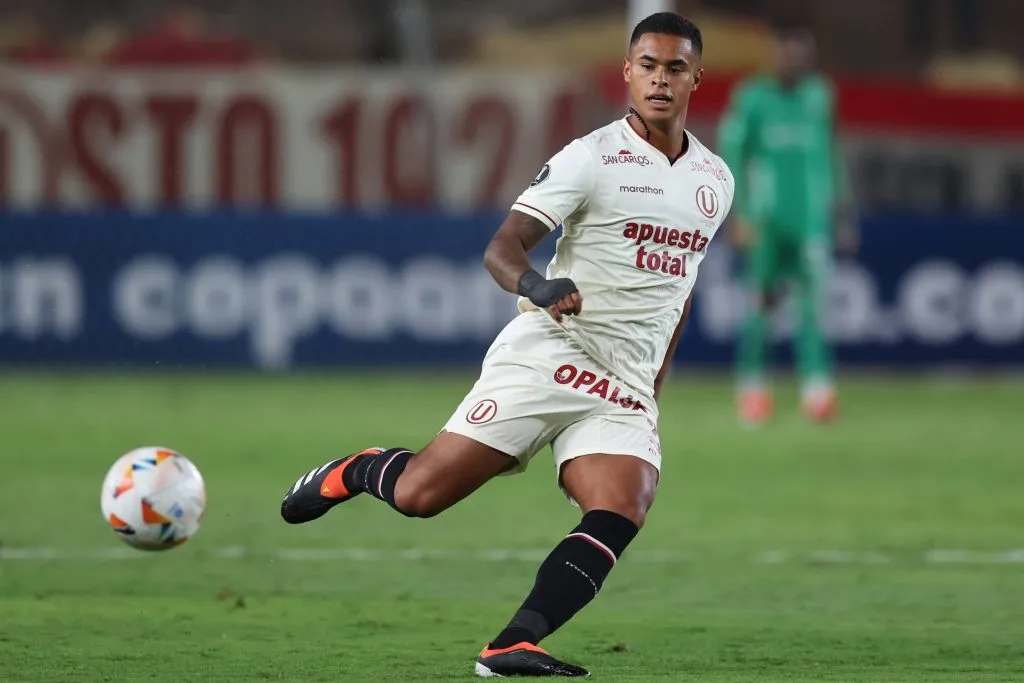 Christopher Olivares jugando en Liga 1. (Foto: IMAGO).