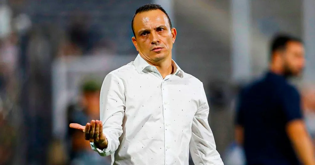 Restrepo dirigiendo a Alianza. (Foto: IMAGO)