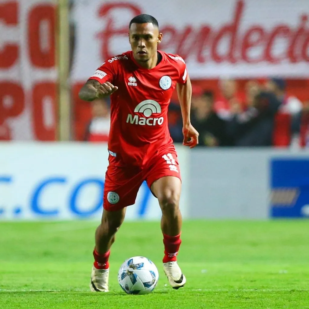 Bryan Reyna en el partido contra Argentinos Juniors. (Foto: Belgrano).