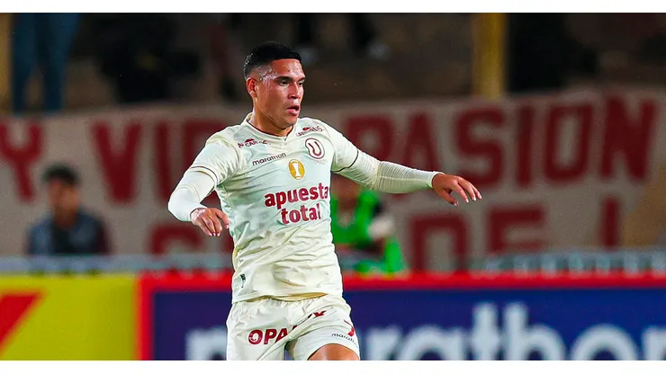 Yuriel Celi jugando en Universitario.