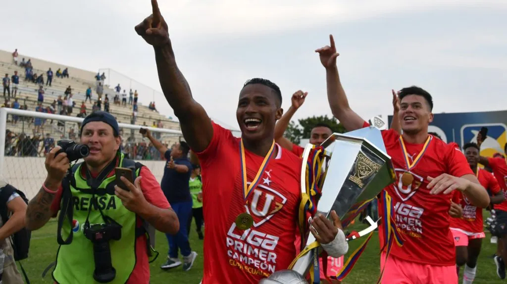 En Ecuador, Antonio Valencia fue campeón de la Copa Ecuador y Supercopa Ecuador.