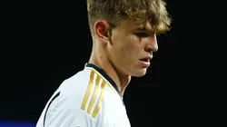 Nico Paz en uno de sus encuentros con Real Madrid.