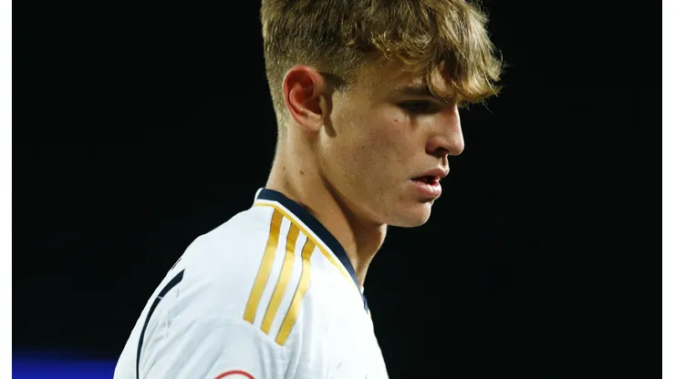 Nico Paz en uno de sus encuentros con Real Madrid.