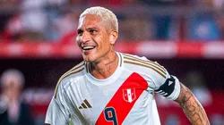 Paolo Guerrero jugando en Perú.