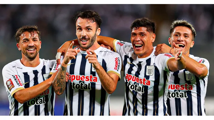 Alianza Lima jugando en la Liga 1 de Perú.