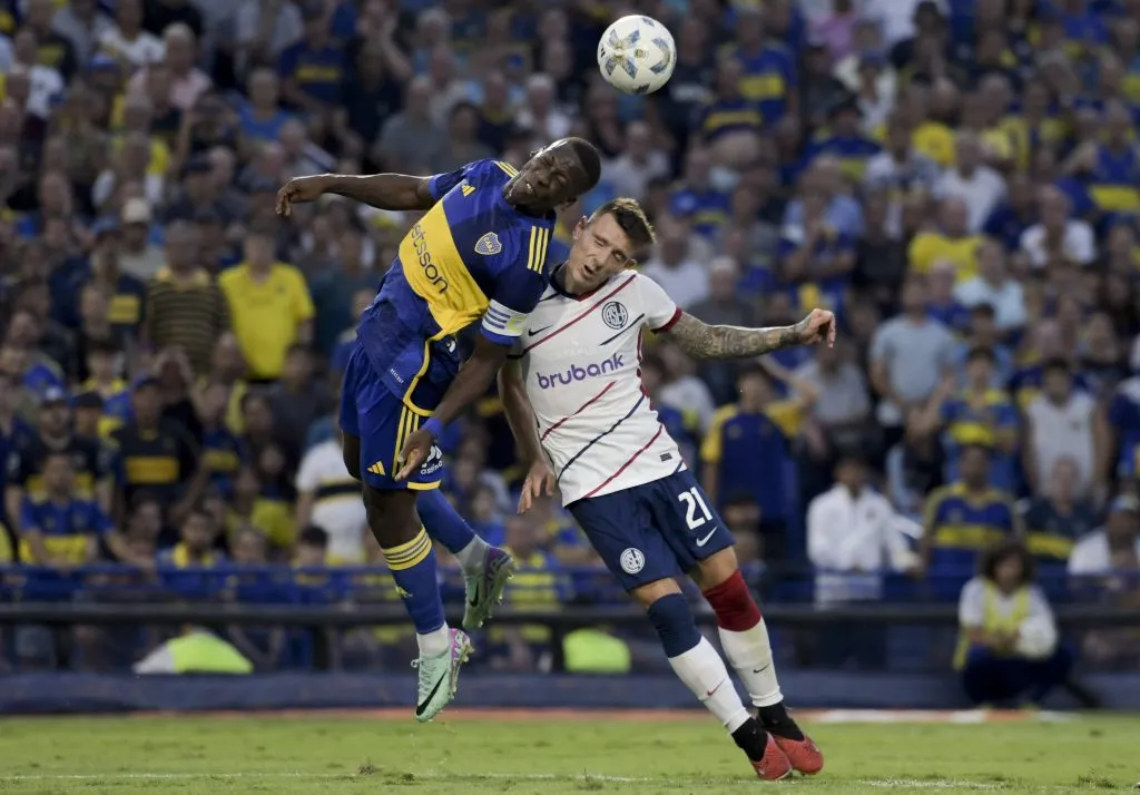 Advíncula dejando todo para Boca. (Foto: Boca Juniors Prensa)