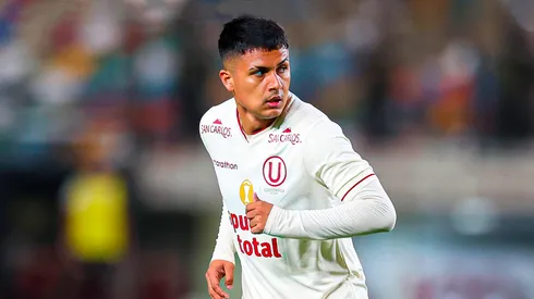 Jairo Concha jugando para Universitario.