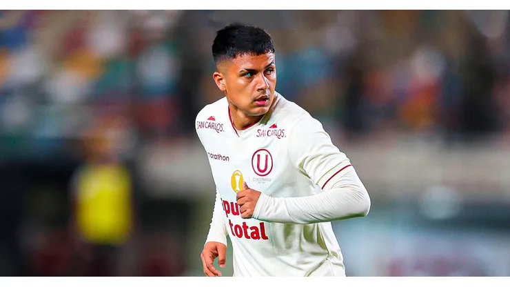 Jairo Concha jugando para Universitario.