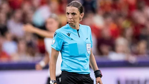Stéphanie Frappart quedó en el ojo de la tormenta luego de sus polémicos fallos arbitrales en el Lyon vs. Valenciennes por Copa de Francia.