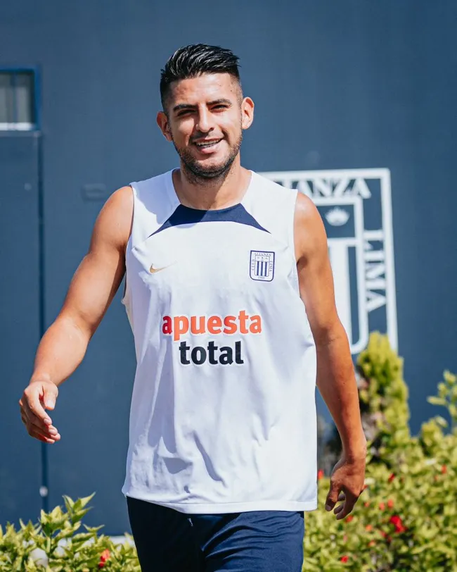 Carlos Zambrano se perfil como titular contra Fluminense. (Foto: Alianza Lima).