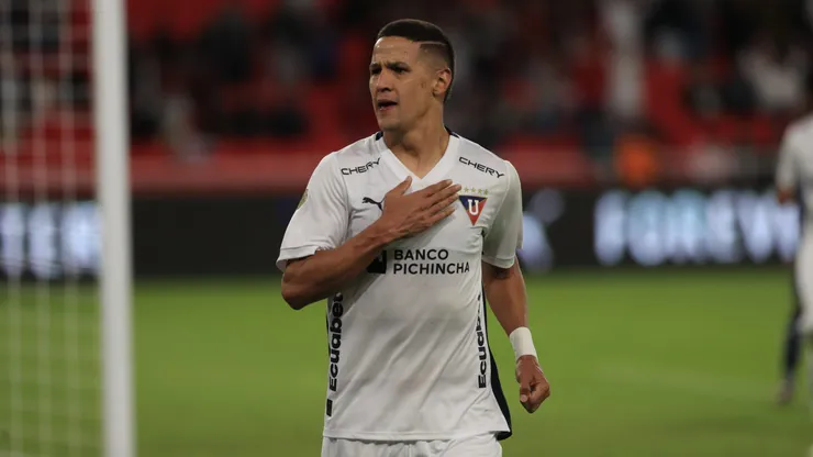 En Liga de Quito aclaran cómo es el contrato de Álex Arce