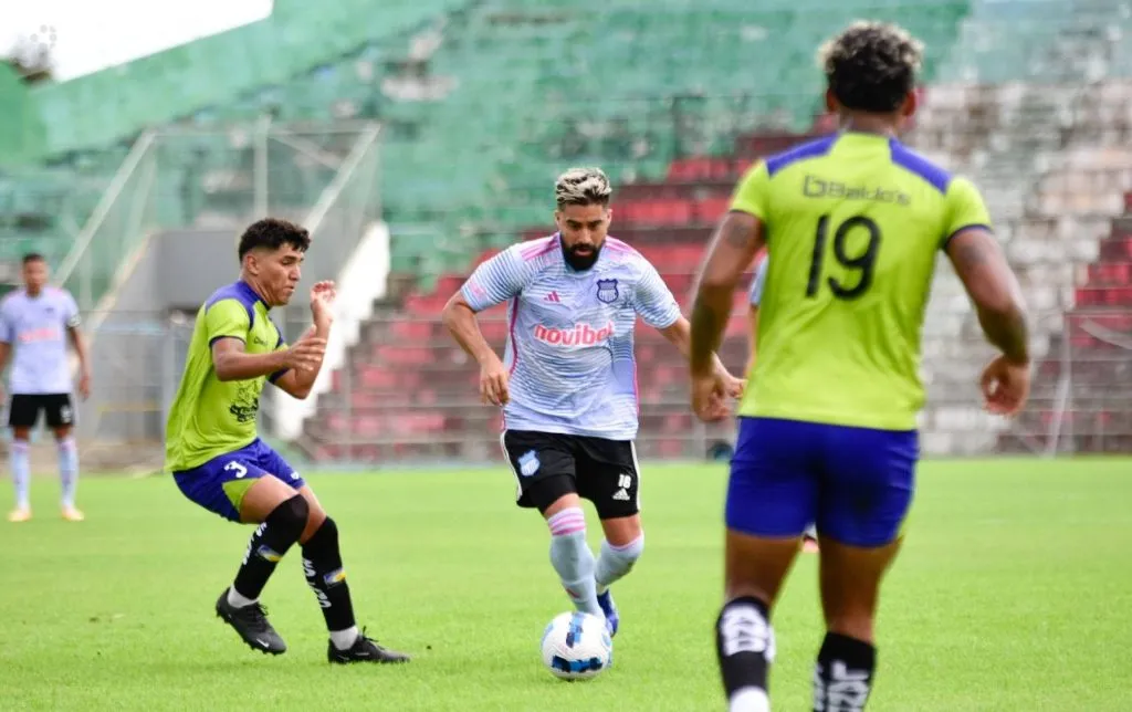 Fue ante Delfín, en febrero, donde Noboa recibió un golpe en la rodilla. (Foto: API)