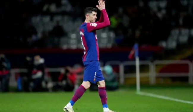 Momento del cambio y amarilla a Lewandowski: IMAGO