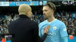 Pep Guardiola corrigió a Jack Grealish en frente de las cámaras apenas terminado el Manchester City vs. Arsenal por la Premier League.