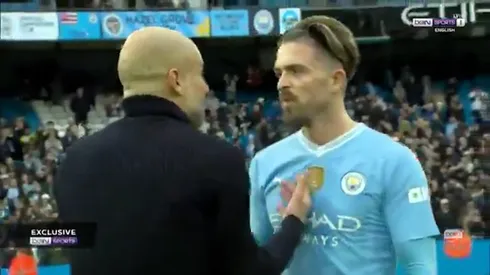 Pep Guardiola corrigió a Jack Grealish en frente de las cámaras apenas terminado el Manchester City vs. Arsenal por la Premier League.